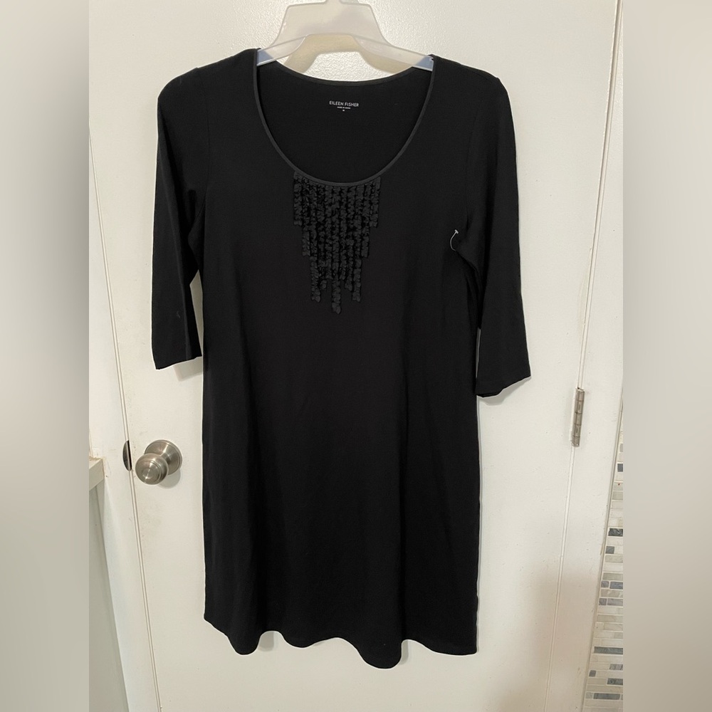 Eileen Fisher Black 3/4 SLEEVE JERSEY
KNIT T SHIRT DRESS W RUFFLE FRONT ACCENT